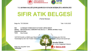 “Sıfır Atık”; döngüselliğe dayalı bir kaynak ve atık yönetimi yaklaşımıdır. Sürdürülebilir üretim ve tüketim alışkanlıklarını teşvik eder ve kaynakların verimli kullanılmasını destekler. Sıfır atık, israftan kaçınmayı ve atığın önlenmesini, azaltılmasını, yeniden kullanılmasını ve geri dönüştürülmesini savunur.